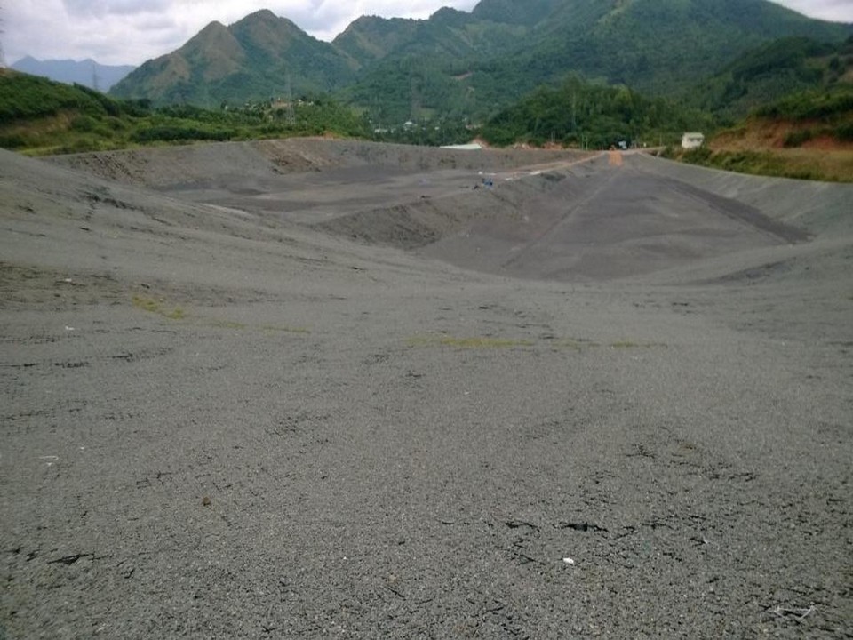 Toan canh hai o chon lap CTR Luong Hoa.jpg